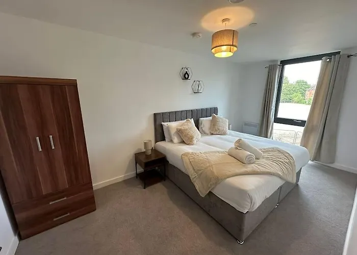 Stylish Central York Apartment Free Parking & Gym