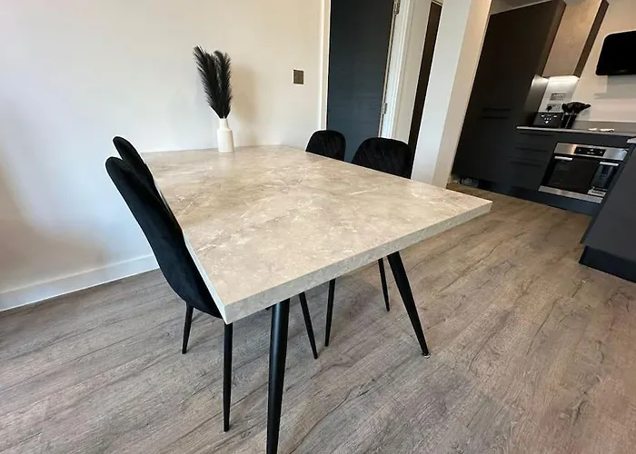 Stylish Central York Apartment Free Parking & Gym