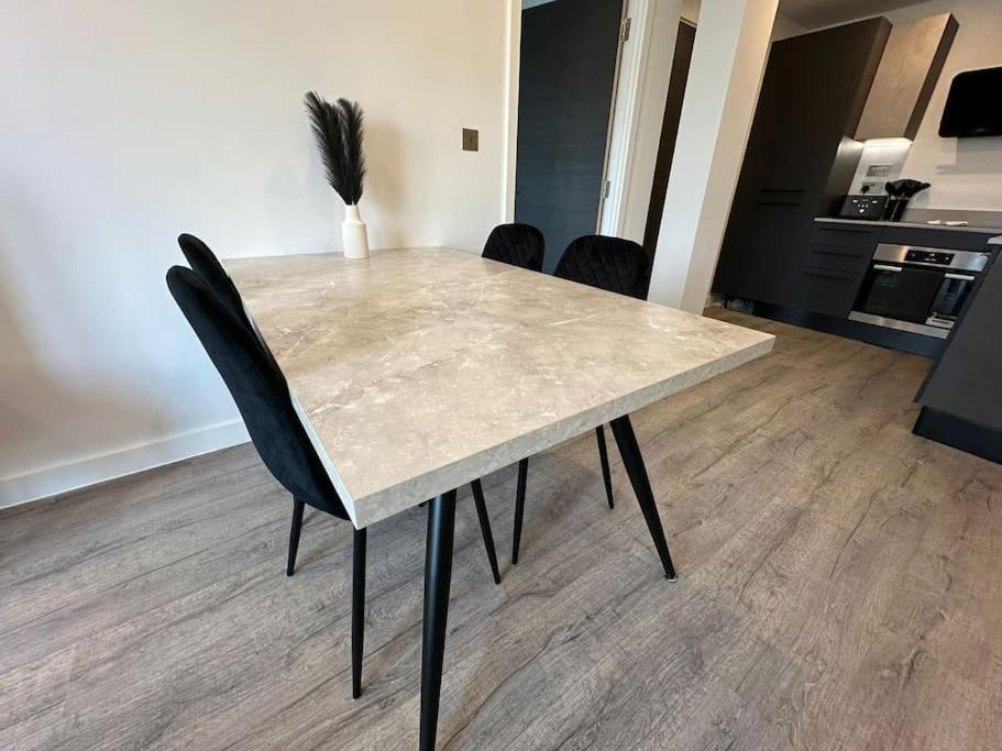 Apartment Stylish Free Parking & Gym