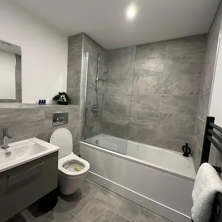 Stylish Central York Apartment Free Parking & Gym Exterior photo