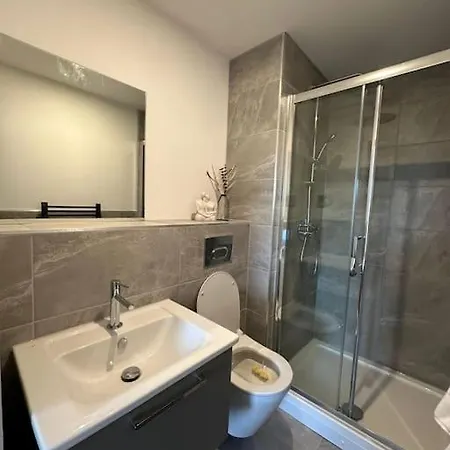 Stylish Central York Apartment Free Parking & Gym Exterior photo
