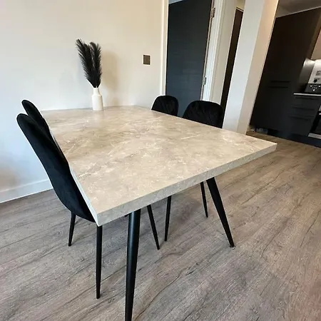 Stylish Central York Apartment Free Parking & Gym Exterior photo